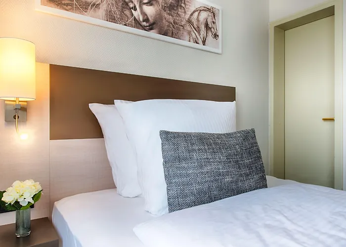 מלון Leonardo Center