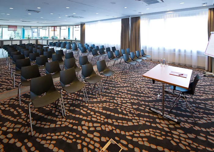 מלון Leonardo Center 4*