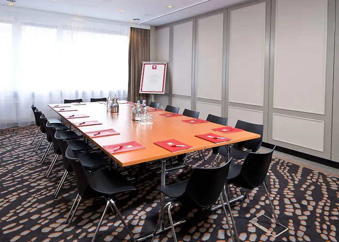 מלון Leonardo Center 4*