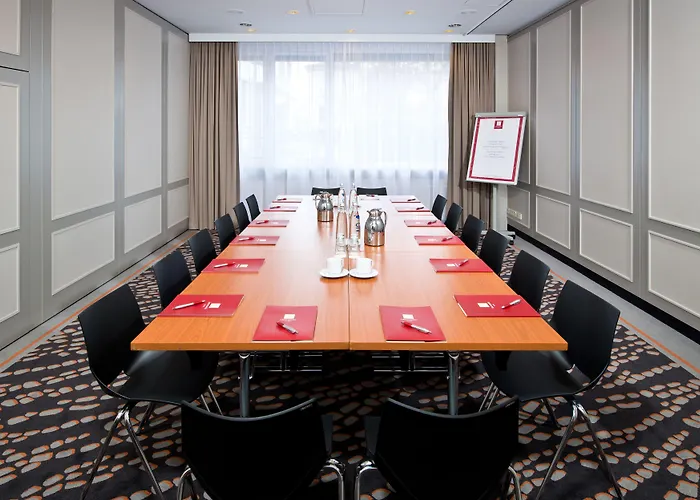 Leonardo Center מלון