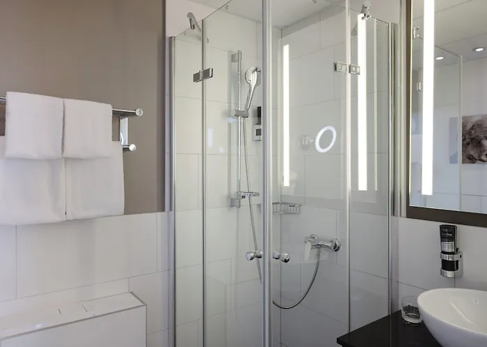 Leonardo Center מלון